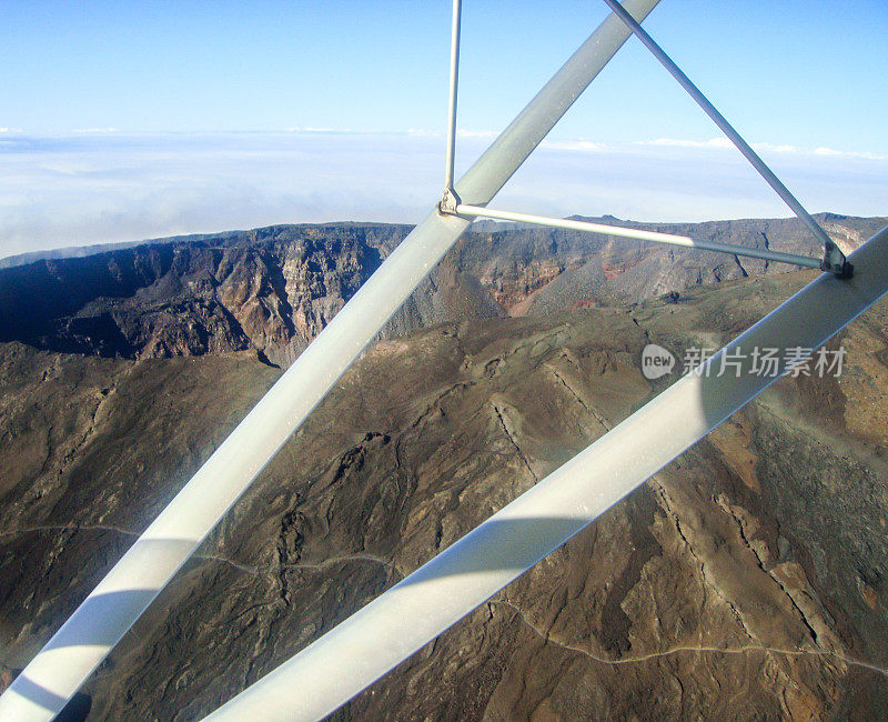 乌尔姆航班在留尼汪岛上空。火山Piton de la Fournaise的观点。